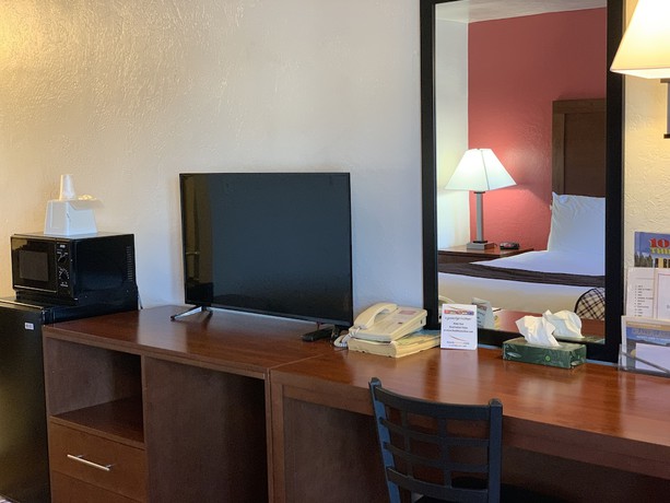 Imagen de la habitación del Hotel Red Carpet Inn Medford. Foto 15