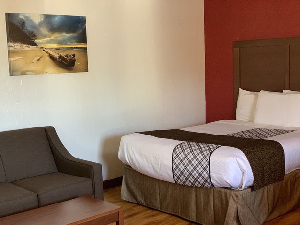 Imagen de la habitación del Hotel Red Carpet Inn Medford. Foto 16