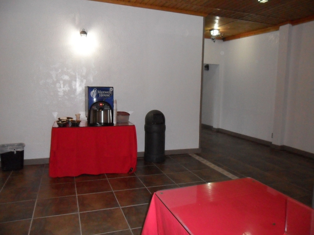 Imagen del bar/restaurante del Hotel Red Carpet Inn, Nassau. Foto 3