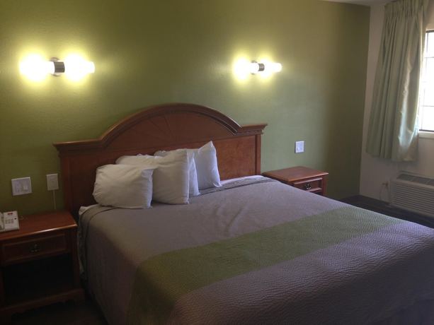 Imagen de la habitación del Hotel Red Carpet Inn New Brunswick. Foto 6