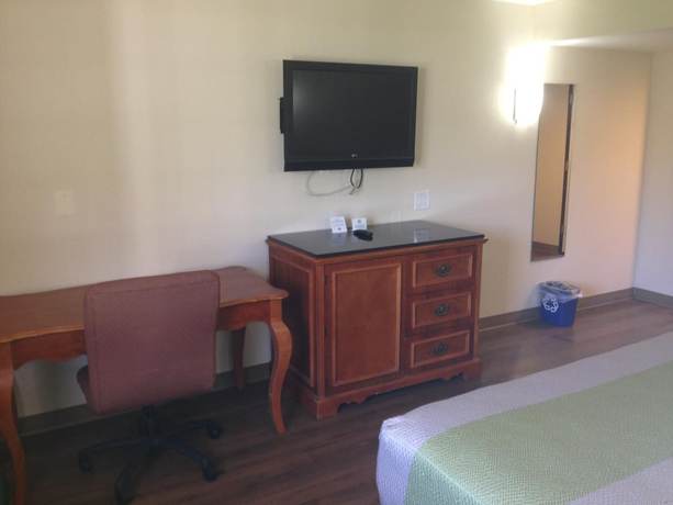 Imagen de la habitación del Hotel Red Carpet Inn New Brunswick. Foto 7