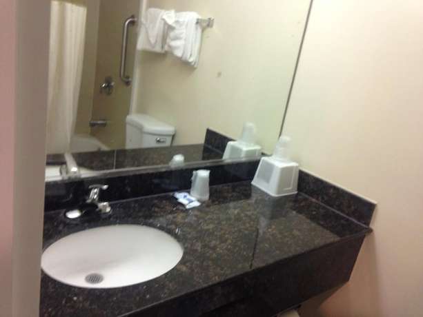 Imagen de la habitación del Hotel Red Carpet Inn New Brunswick. Foto 9