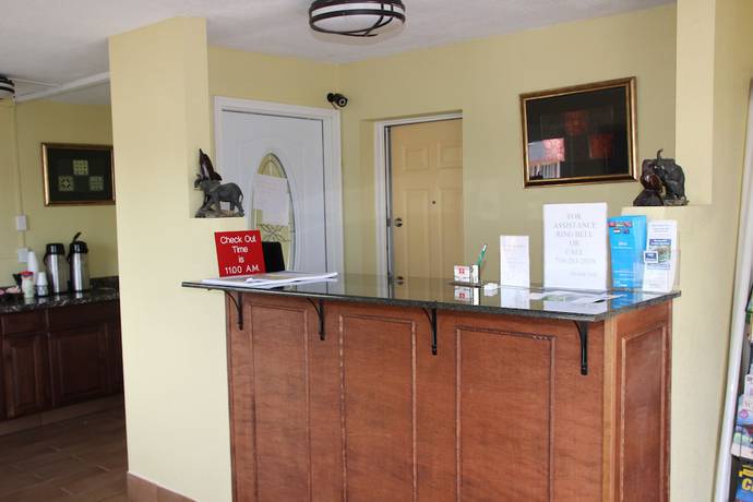 Imagen de los interiores del Hotel Red Carpet Inn Niagara Falls. Foto 15