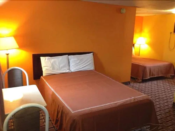 Imagen de la habitación del Hotel Red Carpet Inn Niagara Falls. Foto 7
