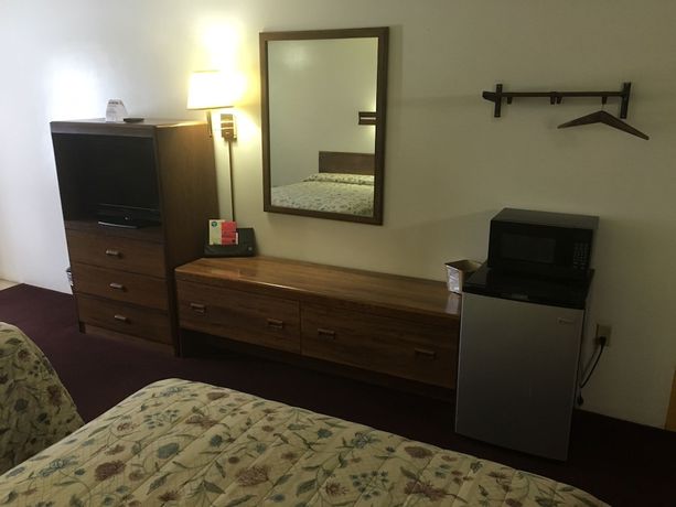Imagen de la habitación del Hotel Red Carpet Inn, North East . Foto 2