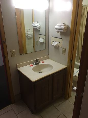 Imagen de la habitación del Hotel Red Carpet Inn, North East . Foto 3