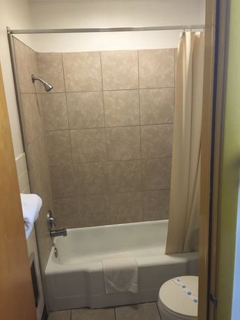 Imagen de la habitación del Hotel Red Carpet Inn, North East . Foto 10