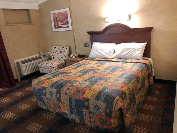 Imagen de la habitación del Hotel Red Carpet Inn North Syracuse. Foto 6