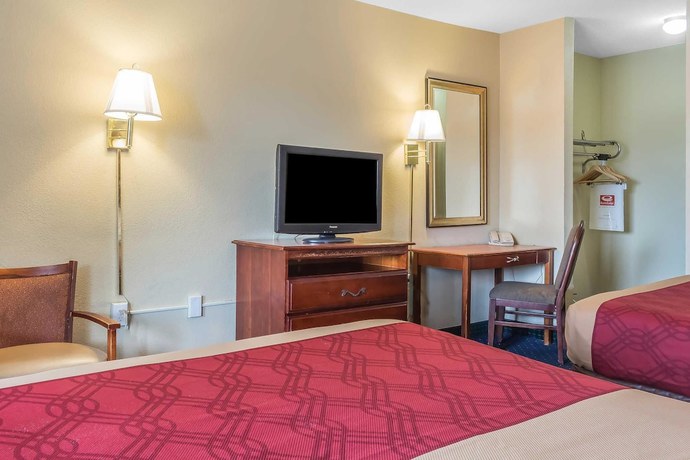 Imagen de la habitación del Hotel Red Carpet Inn Philadelphia Airport. Foto 8