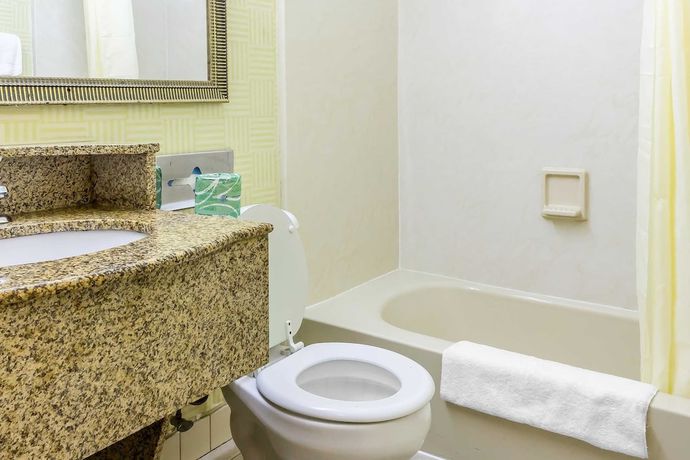 Imagen de la habitación del Hotel Red Carpet Inn Philadelphia Airport. Foto 13
