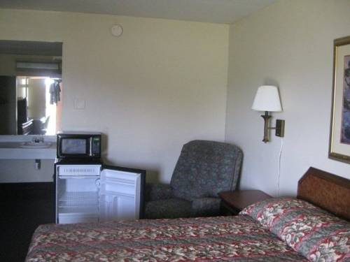 Imagen de la habitación del Hotel Red Carpet Inn Terre Haute. Foto 4