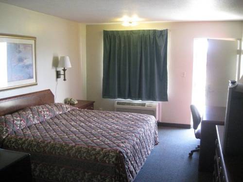 Imagen de la habitación del Hotel Red Carpet Inn Terre Haute. Foto 6