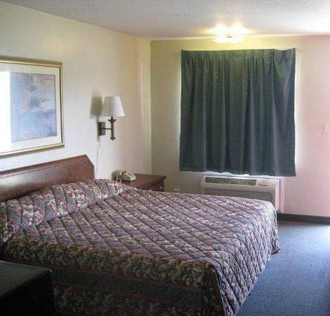 Imagen de la habitación del Hotel Red Carpet Inn Terre Haute. Foto 7