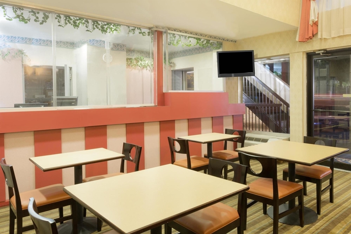 Imagen de los interiores del Hotel Red Carpet Inn Washington Dc. Foto 13