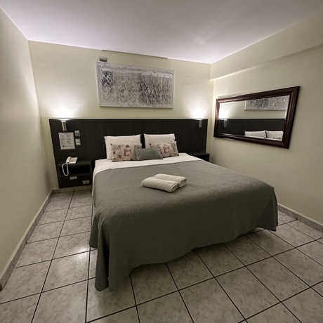 Imagen de la habitación del Hotel Red Centric Santiago. Foto 3