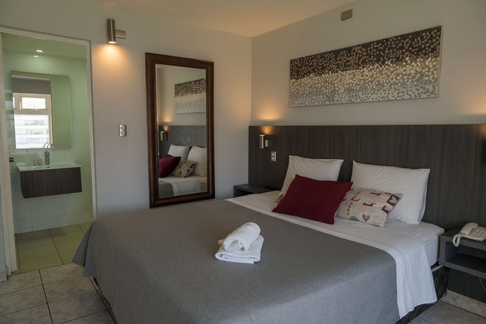 Imagen general del Hotel Red Centric Santiago. Foto 1