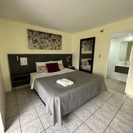 Imagen de la habitación del Hotel Red Centric Santiago. Foto 15