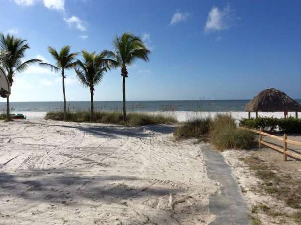 Imagen de los exteriores del Hotel Red Coconut RV Park. Foto 9