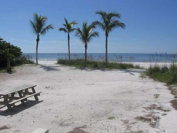 Imagen de los exteriores del Hotel Red Coconut RV Park. Foto 12