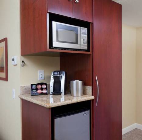 Imagen de la habitación del Hotel Red Cottage Inn. Foto 9
