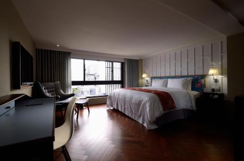 Imagen de la habitación del Hotel Red Dot. Foto 6