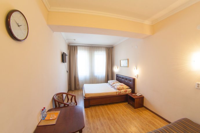 Imagen de la habitación del Hotel Red. Foto 12