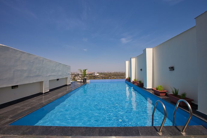 Imagen de la piscina del Hotel Red Fox Alwar. Foto 20