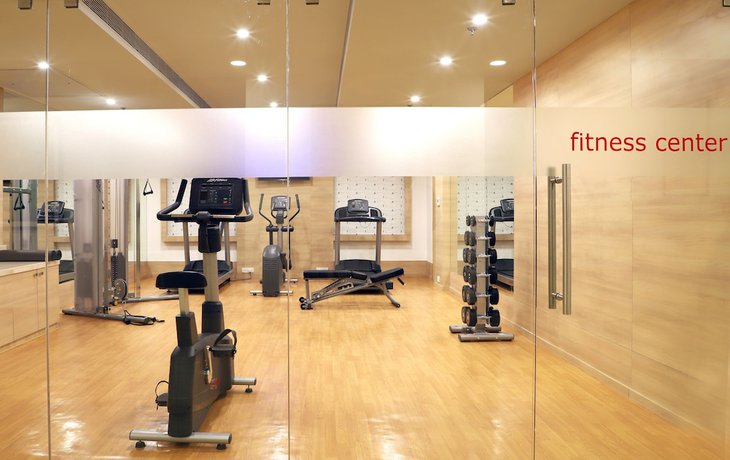 Imagen de los interiores del Hotel Red Fox Dehradun. Foto 19