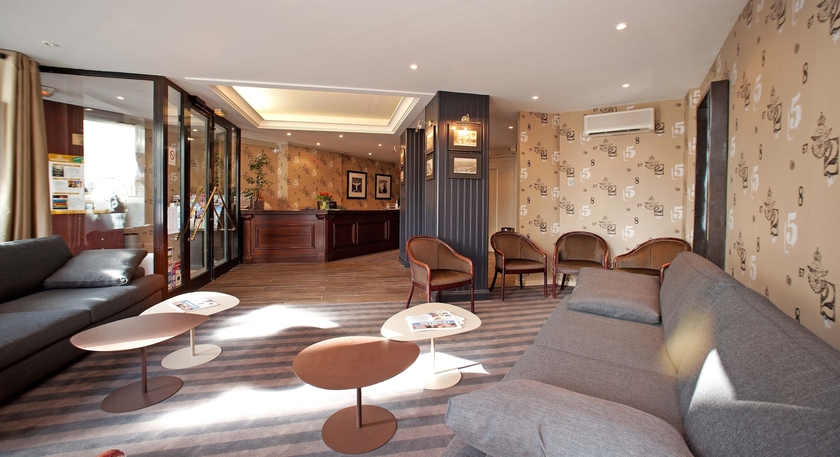 Imagen de los interiores del Hotel Red Fox. Foto 18