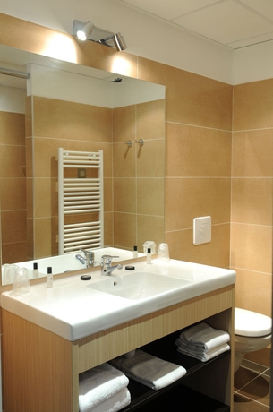 Imagen de la habitación del Hotel Red Fox. Foto 17