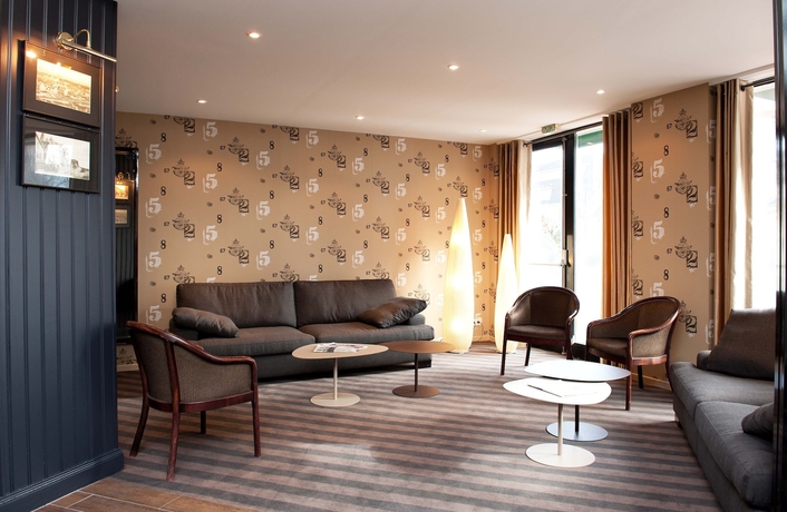 Imagen de los interiores del Hotel Red Fox. Foto 19