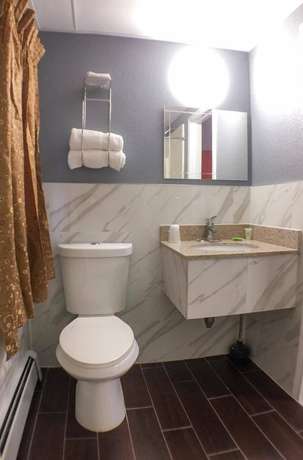 Imagen de la habitación del Hotel Red Fox Motel. Foto 9