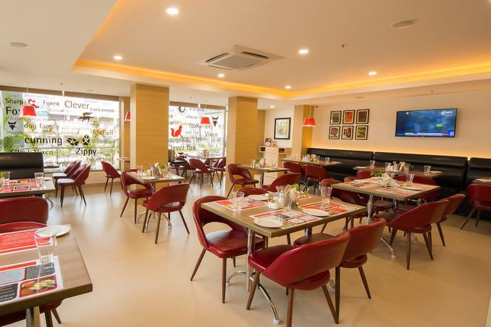 Imagen del bar/restaurante del Hotel Red Fox - Tiruchirappalli. Foto 3