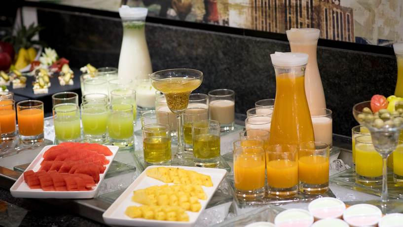 Imagen del bar/restaurante del Hotel Red Fox - Tiruchirappalli. Foto 8