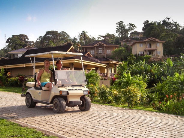 Imagen de los exteriores del Hotel Red Frog Beach Island Resort. Foto 8