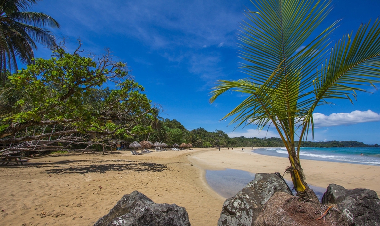 Imagen de los exteriores del Hotel Red Frog Beach Island Resort. Foto 9