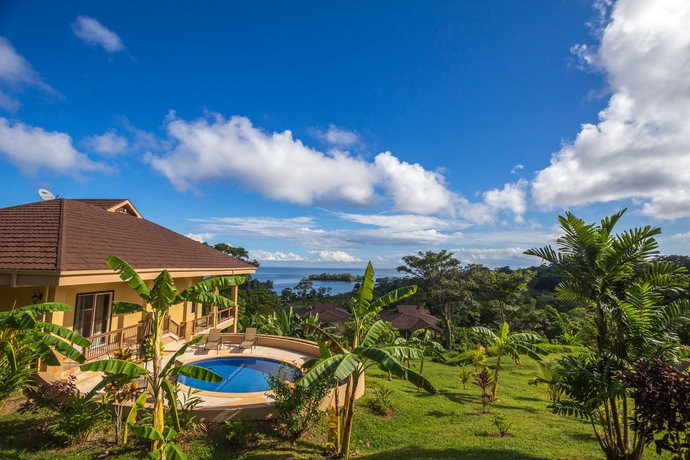 Imagen de los exteriores del Hotel Red Frog Beach Island Resort. Foto 12