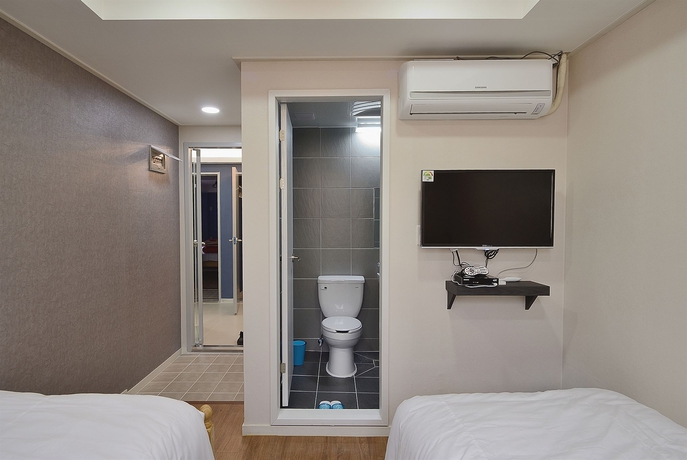 Imagen de la habitación del Hotel Red Guest House. Foto 5
