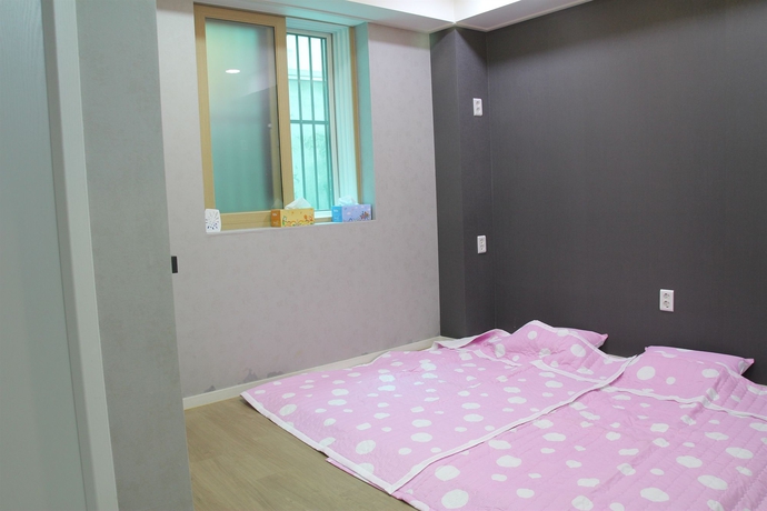 Imagen de la habitación del Hotel Red Guest House. Foto 9