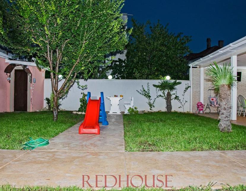 Imagen general del Hotel Red House Family. Foto 8