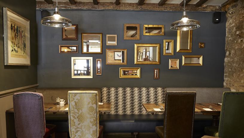 Imagen del bar/restaurante del Hotel Red Lion Adderbury by Greene King Inns. Foto 4