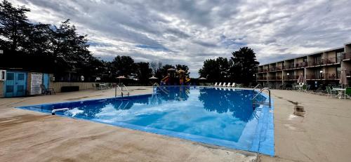 Imagen de la piscina del Hotel Red Lion Harrisburg Hershey. Foto 19