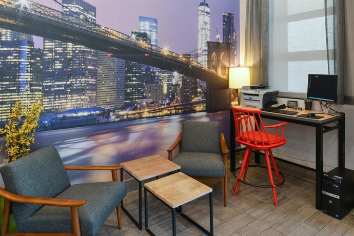Imagen de los interiores del Hotel Red Lion Inn & Suites Brooklyn. Foto 14