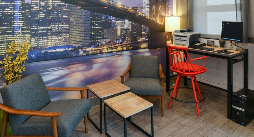 Imagen de los interiores del Hotel Red Lion Inn & Suites Brooklyn. Foto 16
