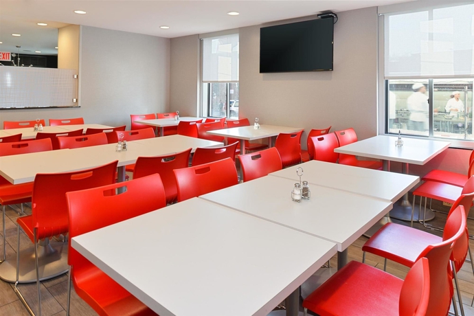 Imagen del bar/restaurante del Hotel Red Lion Inn & Suites Brooklyn. Foto 4