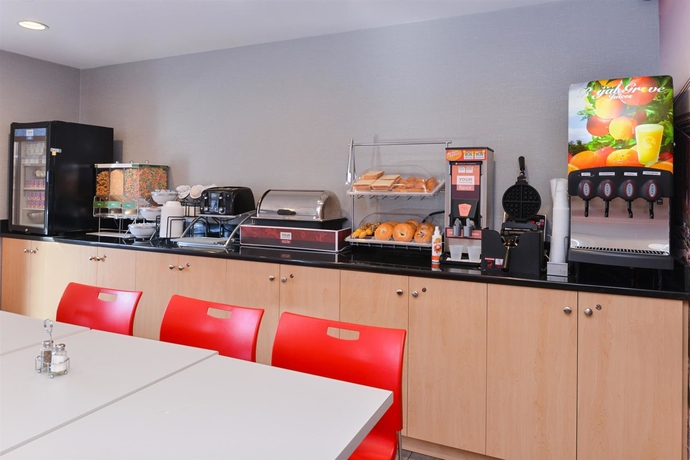 Imagen del bar/restaurante del Hotel Red Lion Inn & Suites Brooklyn. Foto 5