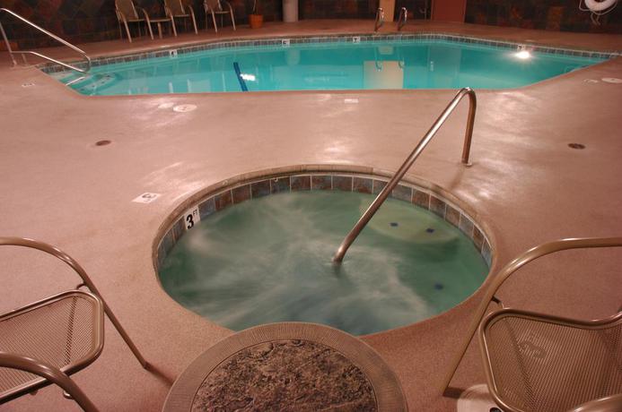 Imagen de la piscina del Hotel Red Lion Inn & Suites Vancouver. Foto 8