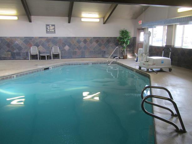 Imagen de la piscina del Hotel Red Lion Inn & Suites Vancouver. Foto 9