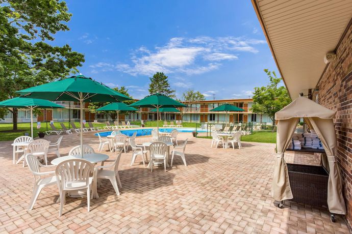 Imagen de la piscina del Hotel Red Lion Inn and Suites Branson. Foto 20