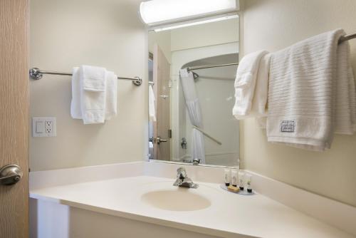 Imagen general del Hotel Red Lion Inn and Suites Butte. Foto 3